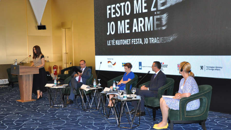“Festo me zemër, jo me armë”