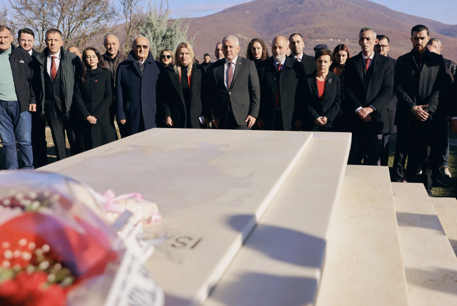 Urime Dita e Flamurit!