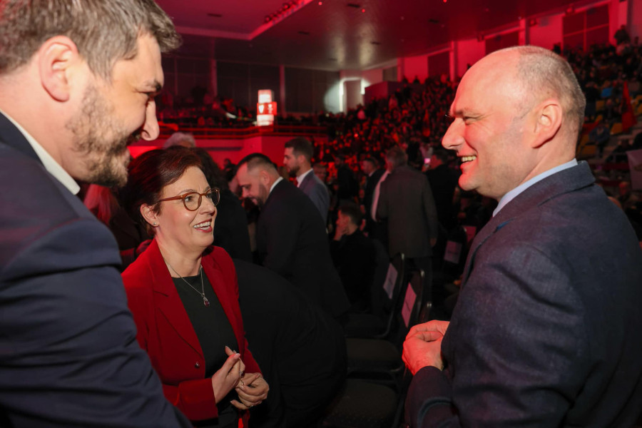 Papagalli i ri propagandues - viktimë e propagandës e jo pjesë e saj